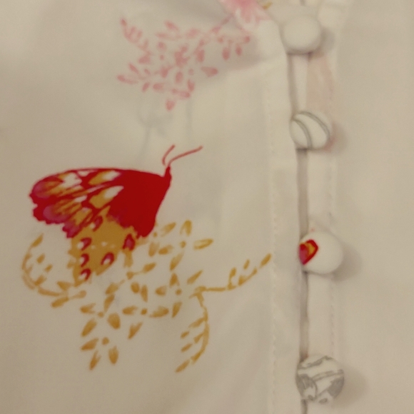 +SZ Torrid SZ 3 3/4 Sleeve White Butterfly Blouse. - Picture 9 of 9